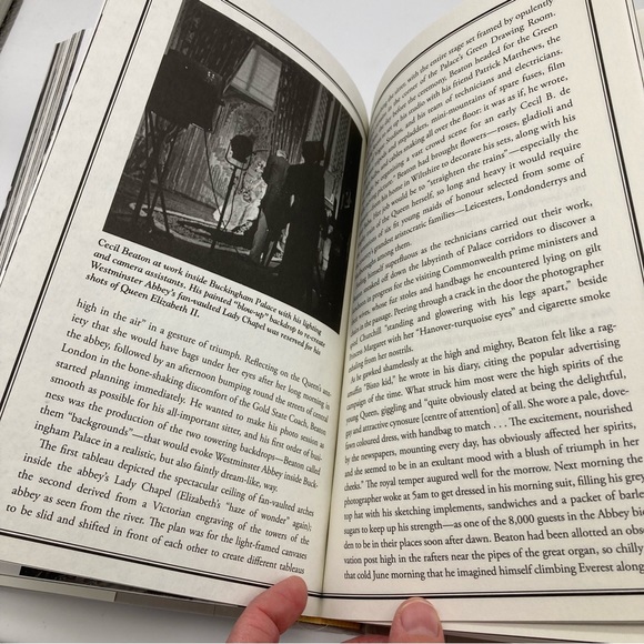 The Crown Book - Picture 5 of 6